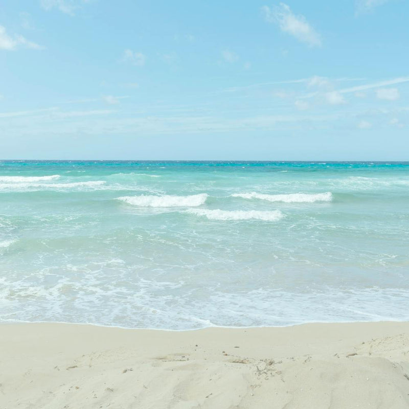 Quadratisch Sicily, Italy - Reisefotografie "By The Seashore" Minimalistisches Strandfoto