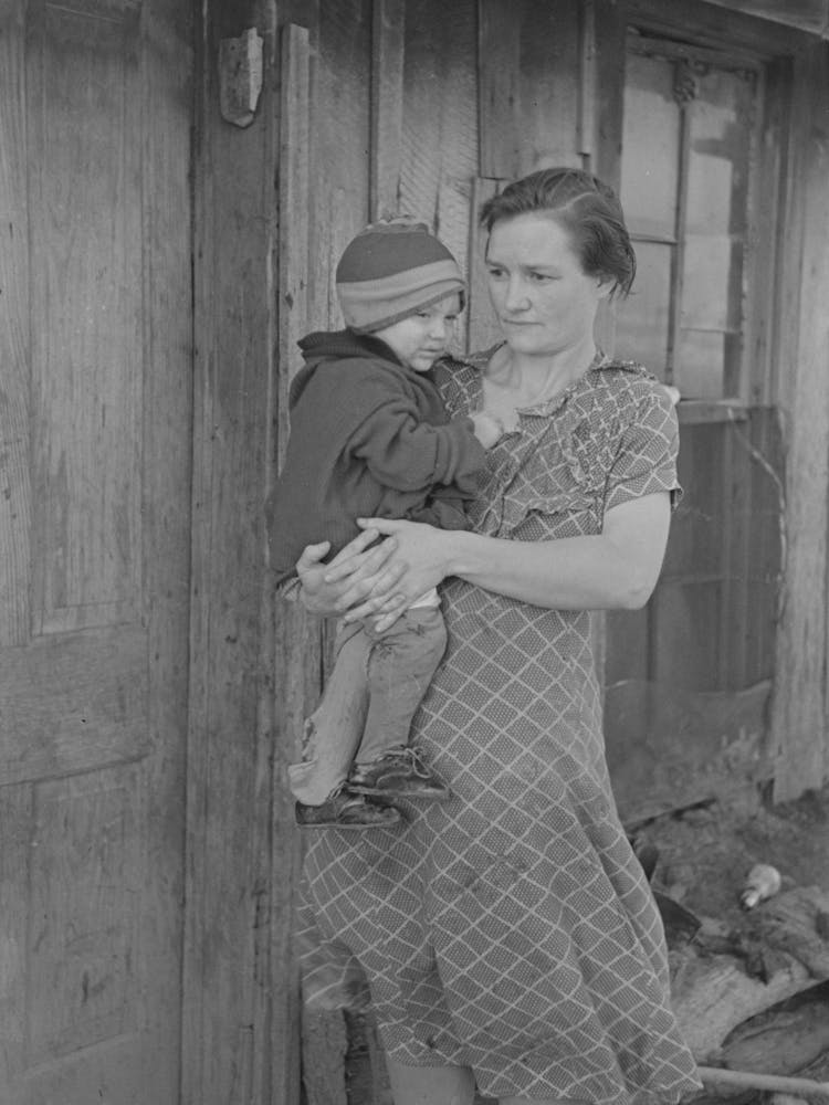 Untitled Photo, Possibly Related To Mrs, John Scott, Wife Of A Hired Man And One Of Her Six Children, Near Ringgold