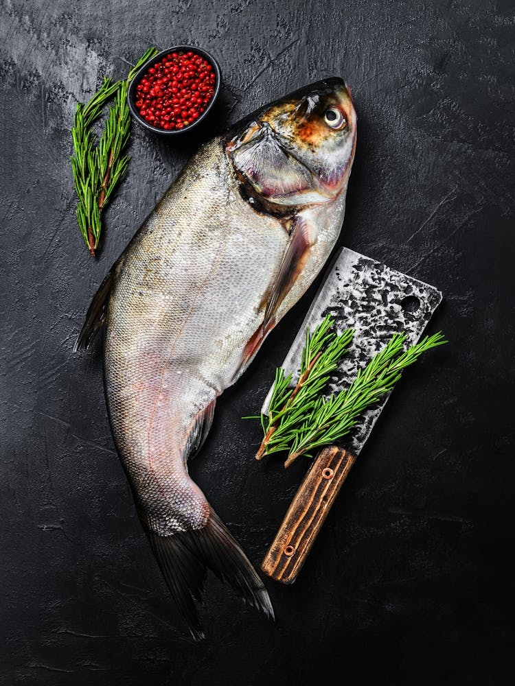 Silver carp, raw whole fish — Food kitchen poster/blackboard, photo art