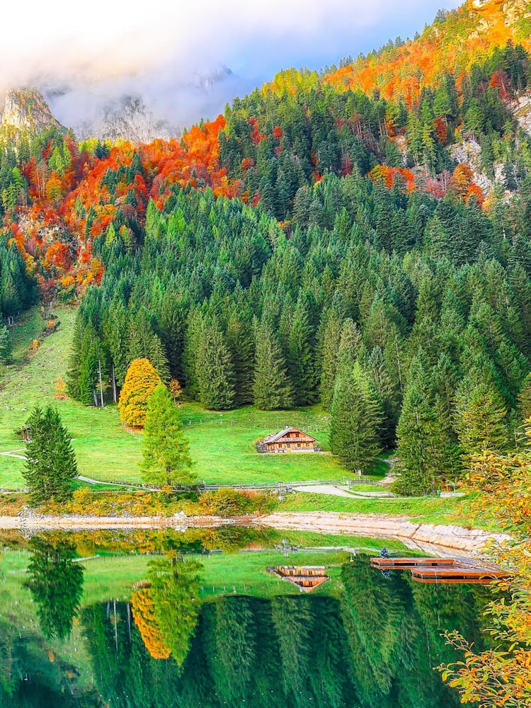 Herbstsee in den Alpen 1