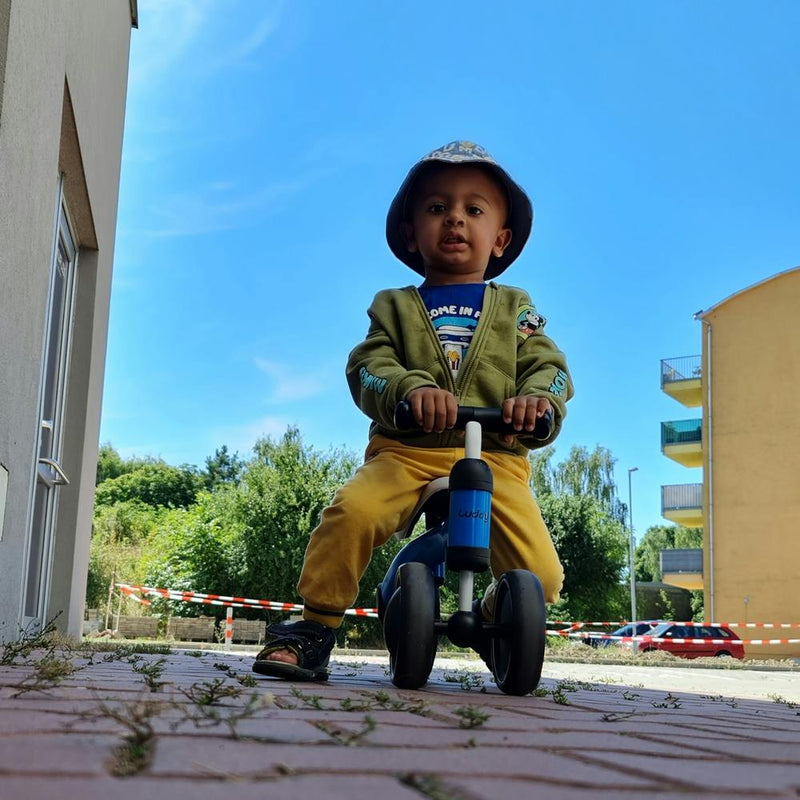 Adorable petit garçon