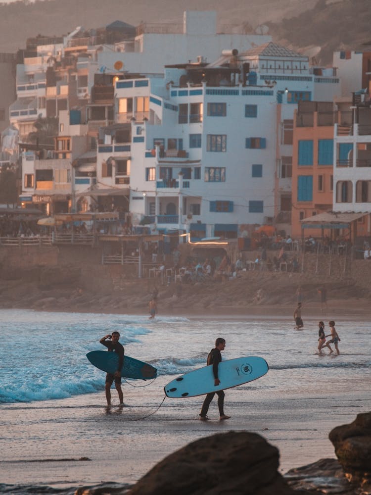 Surfers on the beach of Morocco | Streetphotography