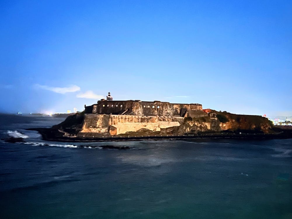 San Juan Fort La nuit depuis l'eau