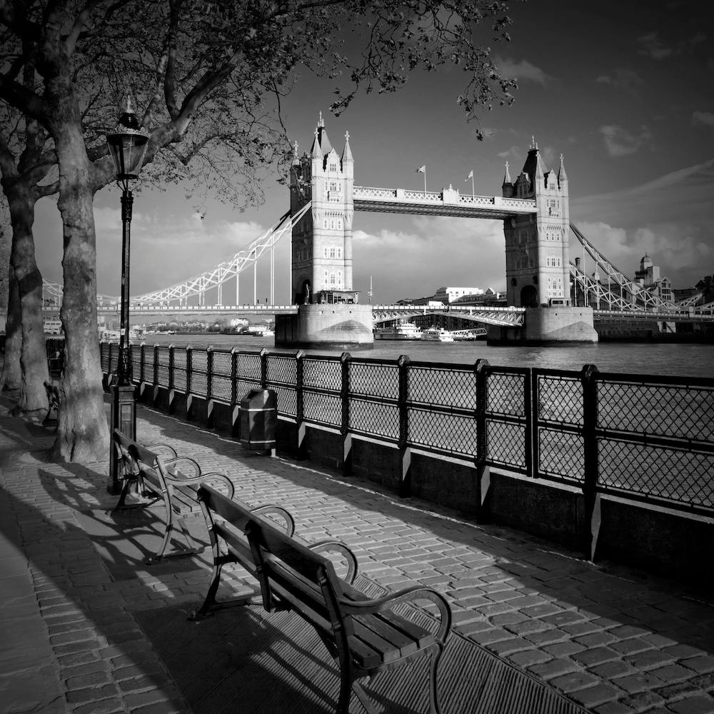 London Thames Riverside & Tower Bridge Square