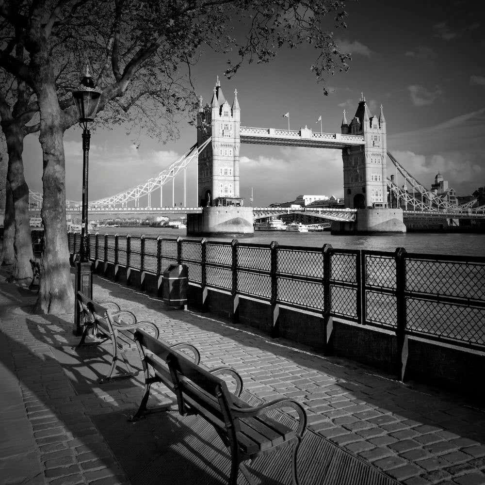 London Thames Riverside & Tower Bridge Square