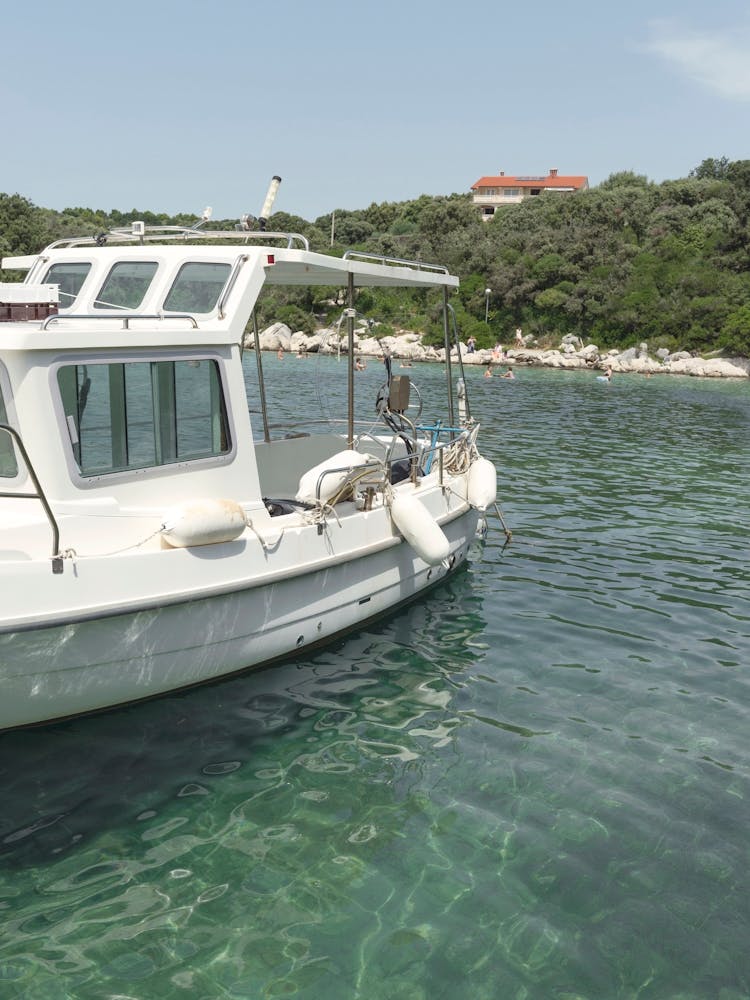 Boot im grünen Wasser - Rab Island - Kroatien Europa Reisefotografie