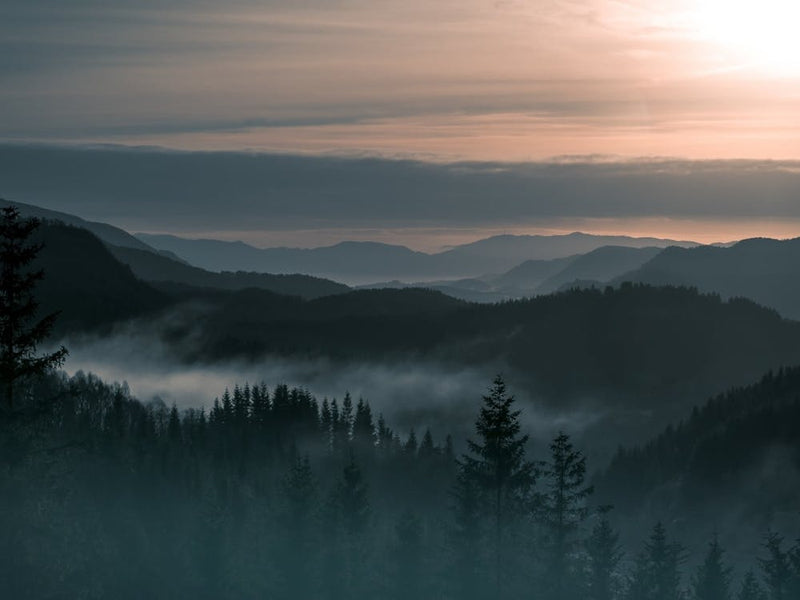 Lever de Soleil dans les Montagnes