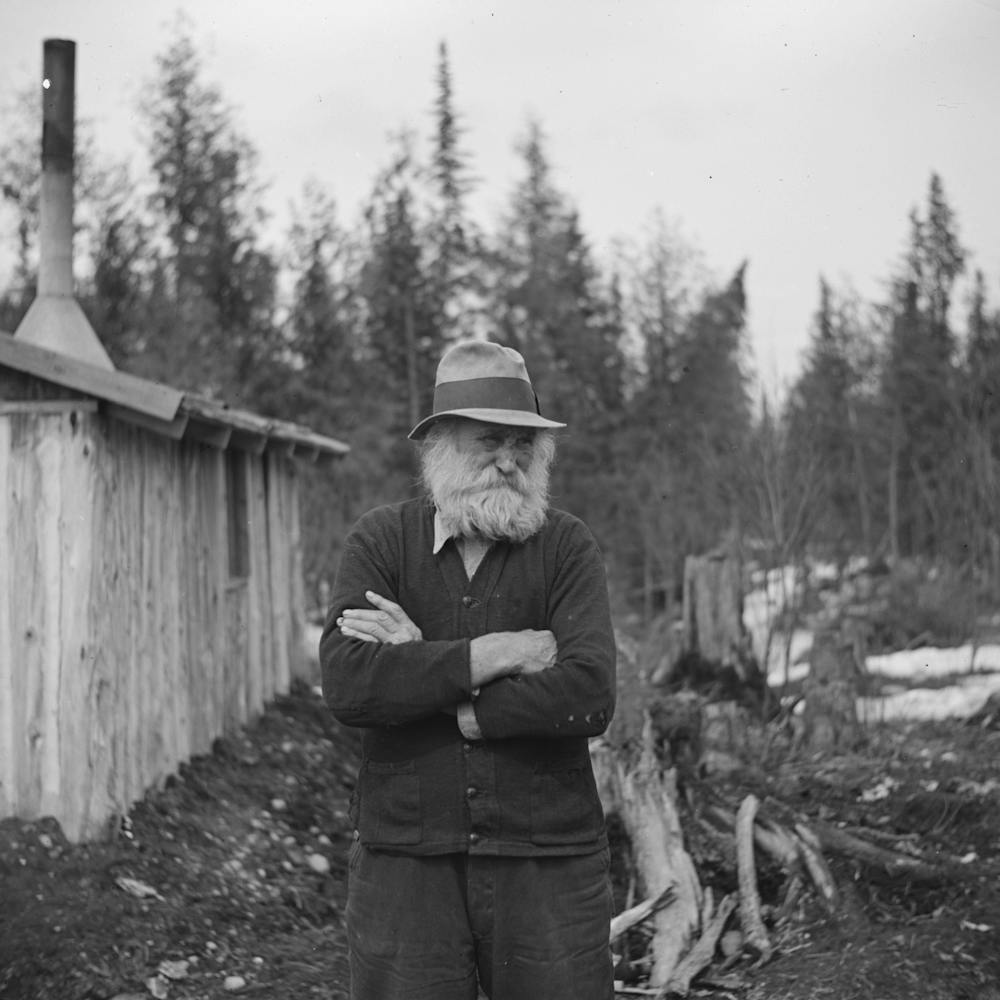 John Nygren Who Lives Alone In A Shack Near Iron River, Michigan par Russell Lee