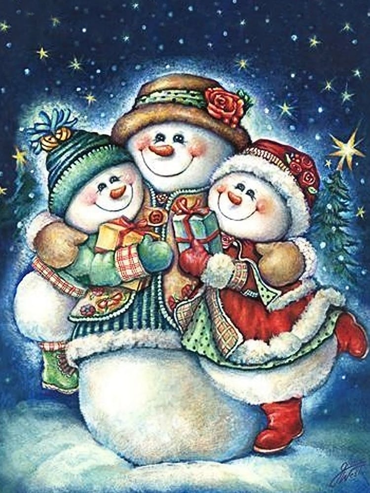 Glückliche Schneemannfamilie zusammen am Heiligabend