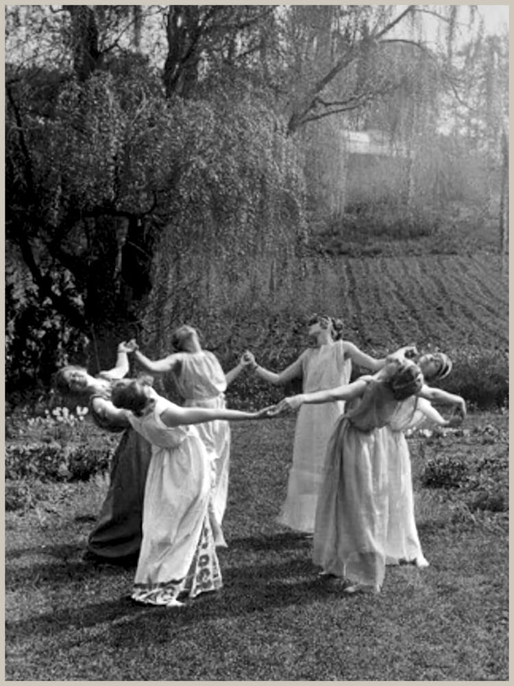 Circle of Witches Dancing - Ritual Heidnische Frauentanz 1921 Vintage Art-déco-remasterte Fotografie - Spirituell Hexenhaft Märchen Feen Hexerei Zauberrufe Die Mondgöttin Selene Maitag oder Mittsommer 1