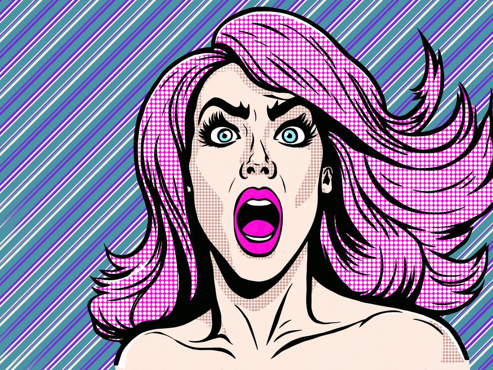 Frau mit pinken Haaren