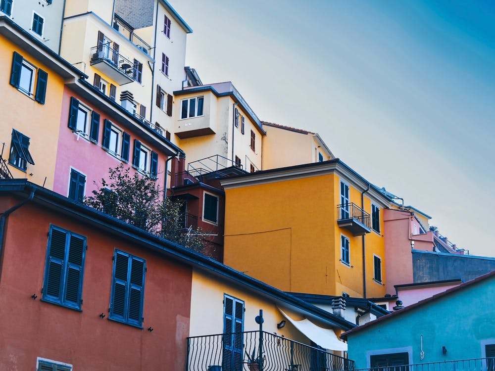 Maisons Colorées Sur Une Colline