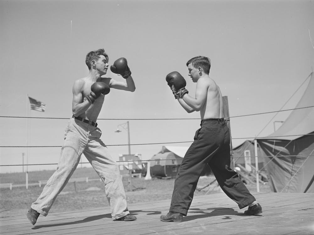 Boxing,Transient Workers Living At The Fsa (Farm Security Administration) Migratory Farm Labor Camp,Athena,