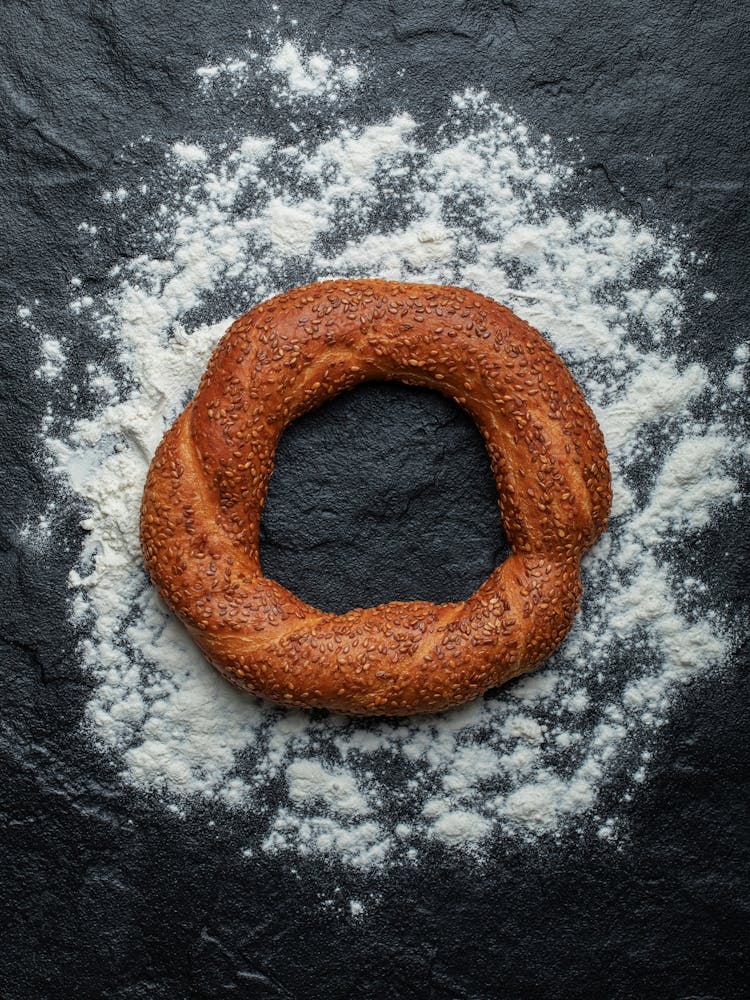 Turkish simit, freshly baked — Food kitchen poster/blackboard, photo art
