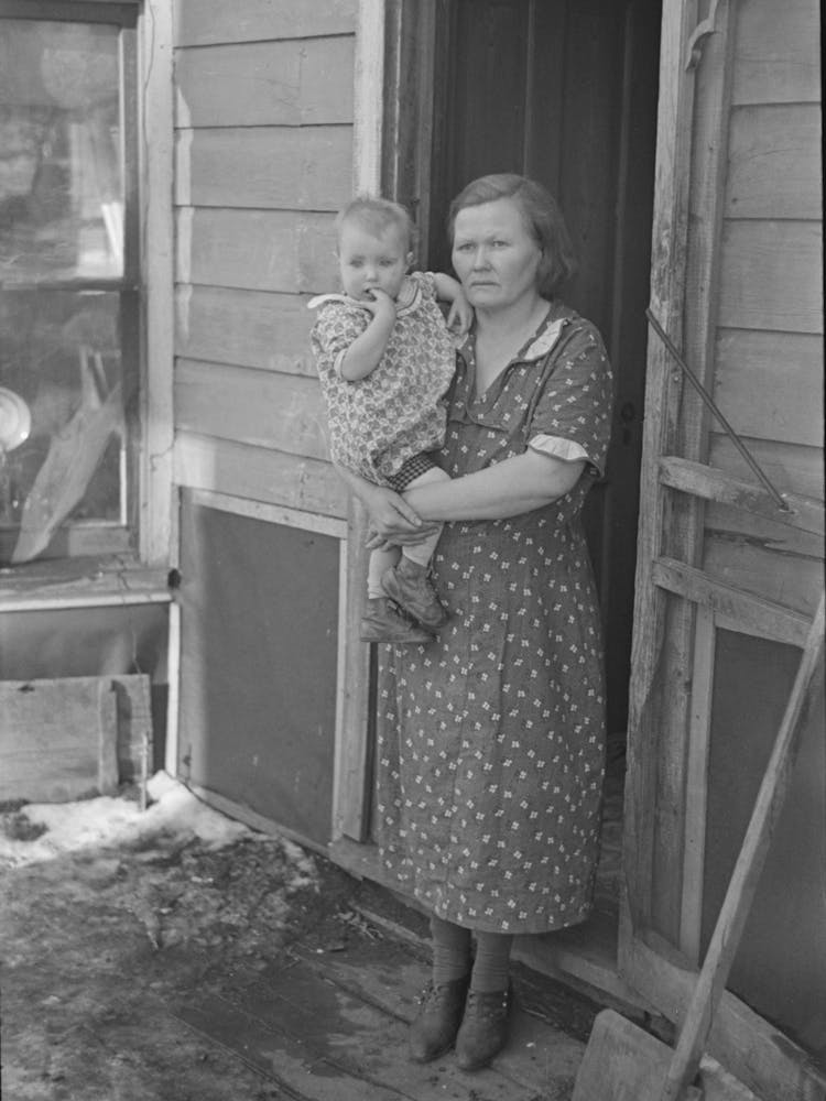 Untitled Photo, Possibly Related To Mrs Paul Rauhauser And Two Of Her Seven Children In Their Home At Ruthven