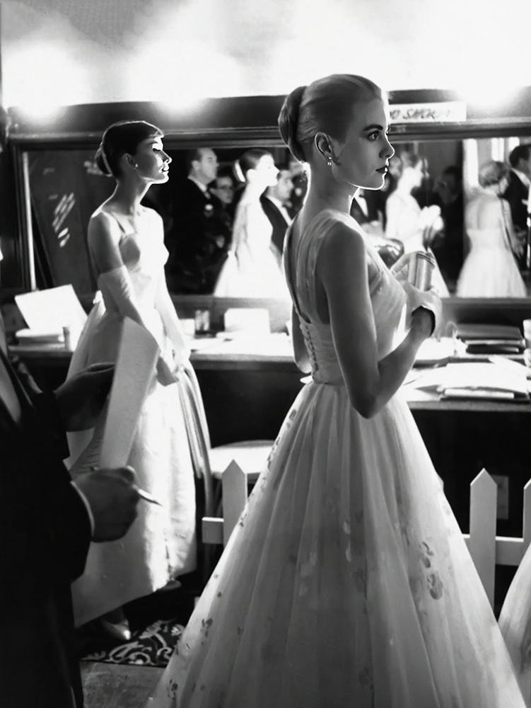 Audrey Hepburn und Grace Kelly Backstage