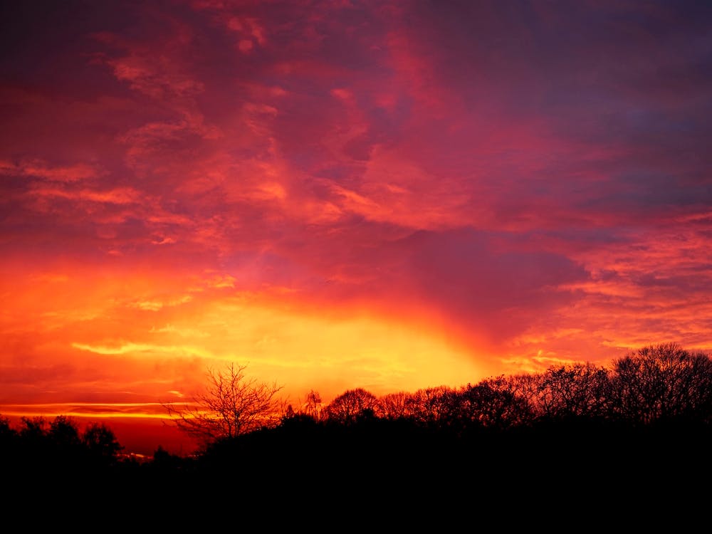 Lever de Soleil Rouge Brûlant