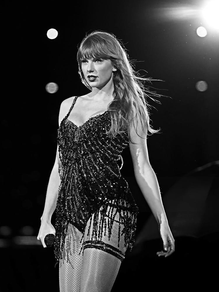 Taylor Swift 16