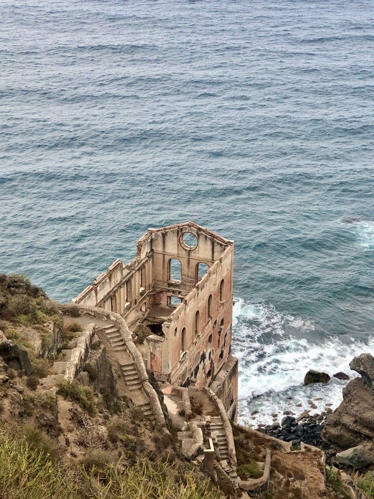 Bâtiment Abandonné Sur la Côte de Tenerife