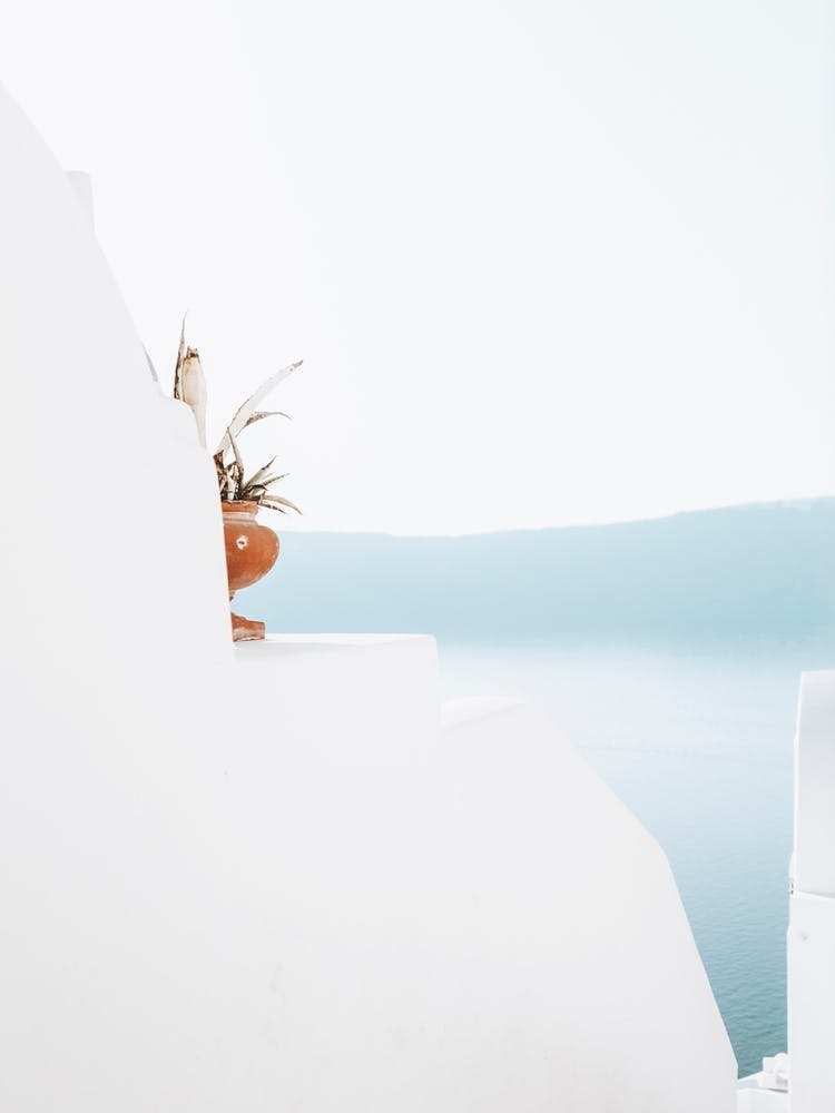 Santorini Minimalism