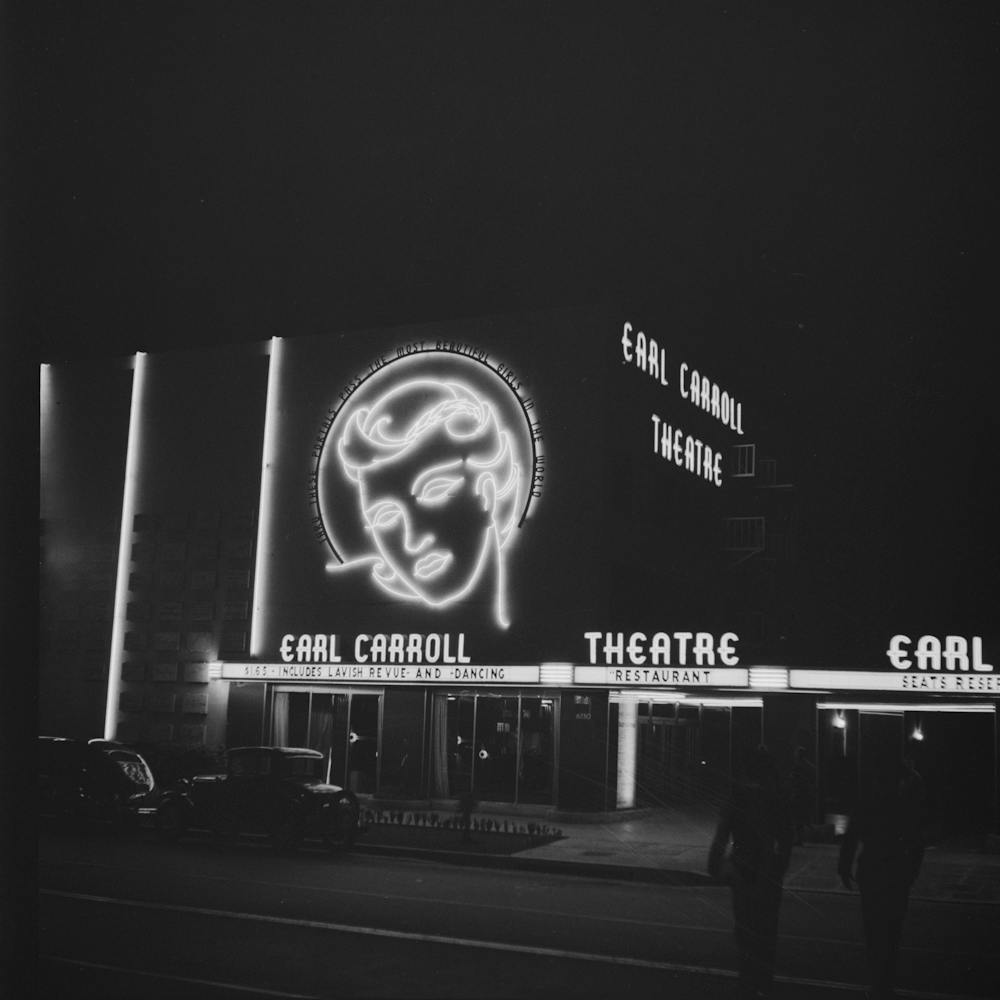 Hollywood, Californie, Enseignes au Néon Au Célèbre Théâtre Earl Carroll Par Russell Lee